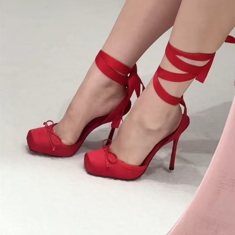 Red High-heeled Shoes, Women's - Ankle Strap Attachment recension och pris